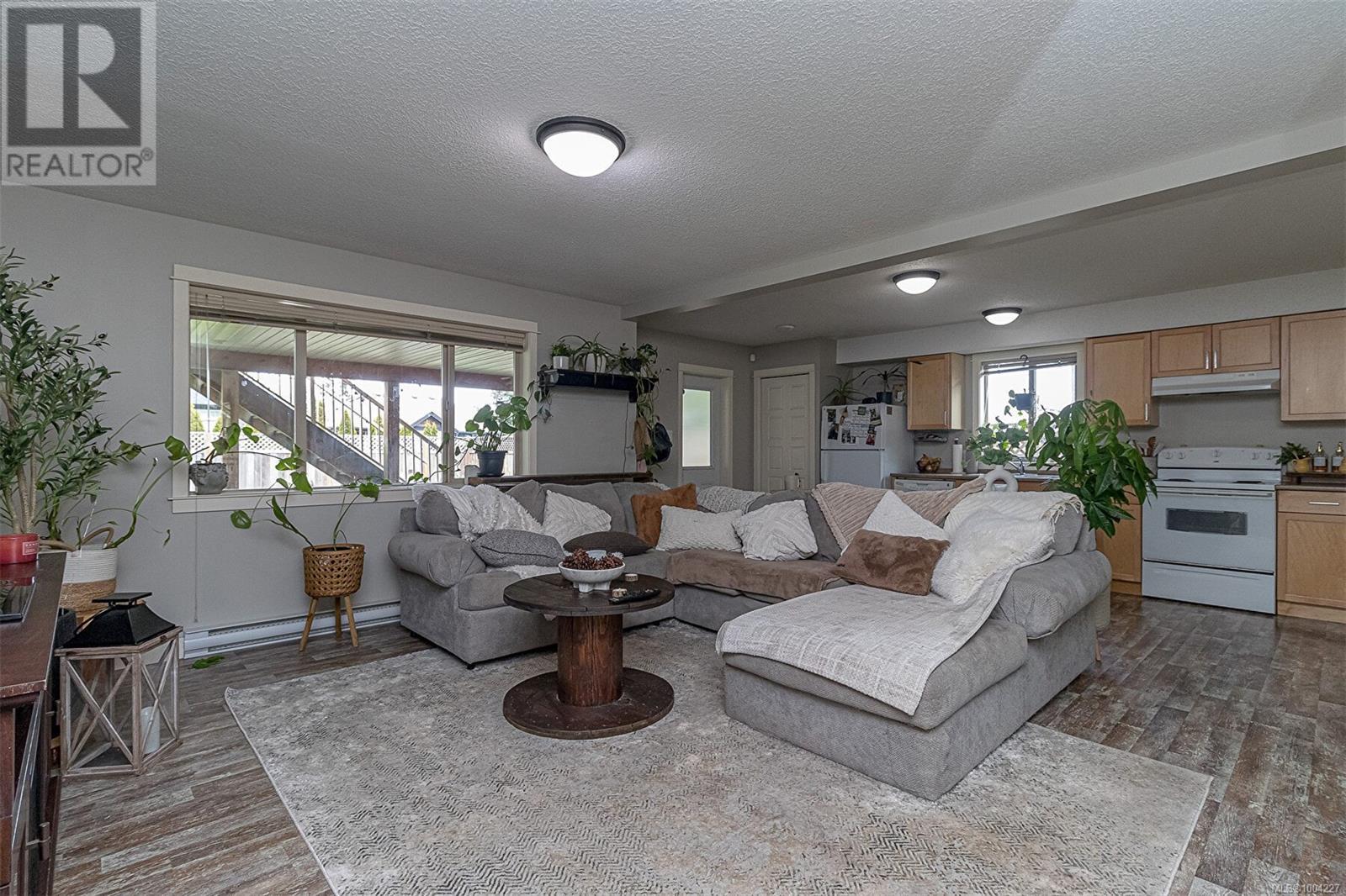 1050 Southwood Dr Property Photo 26