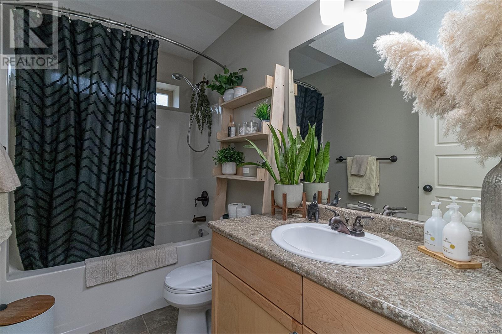 1050 Southwood Dr Property Photo 29