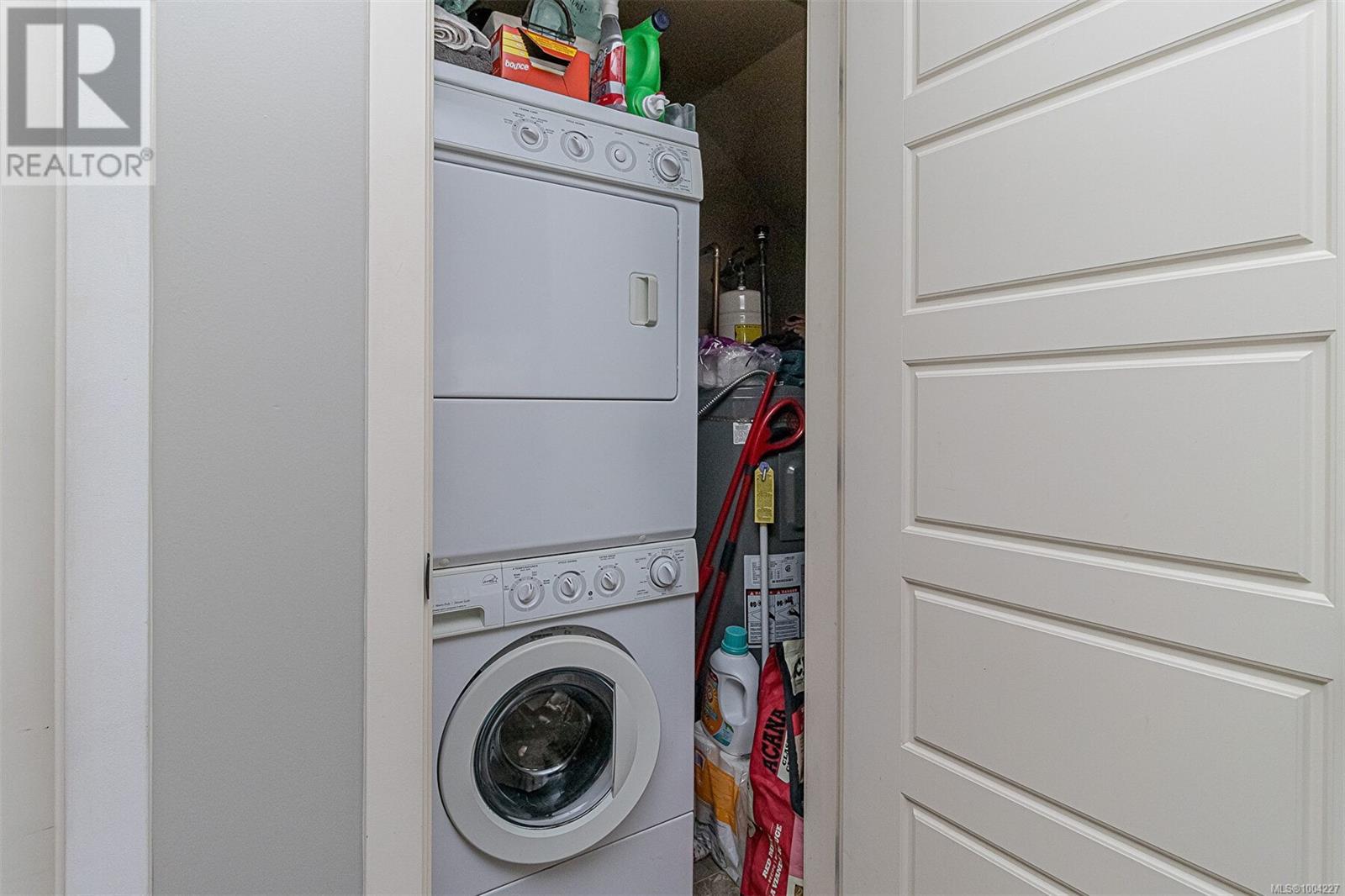 1050 Southwood Dr Property Photo 31