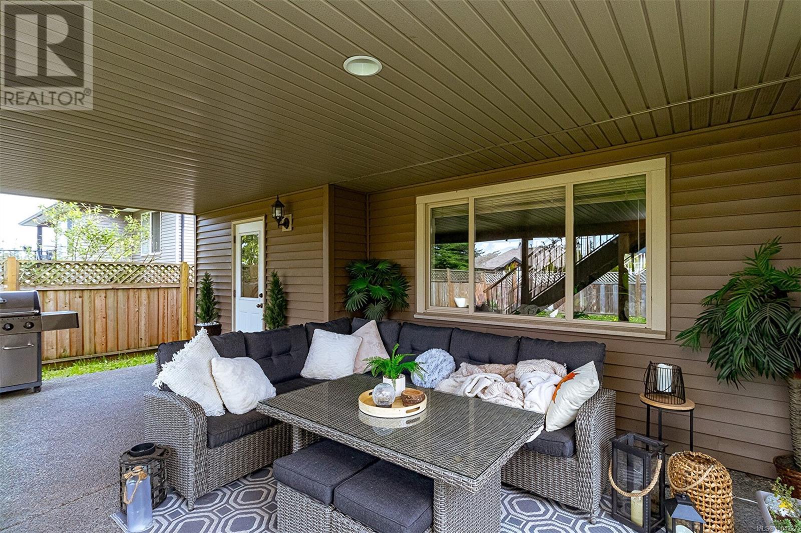 1050 Southwood Dr Property Photo 32