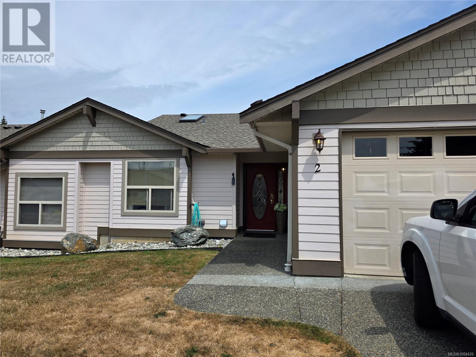 2 5608 Strathcona St Property Photo 1