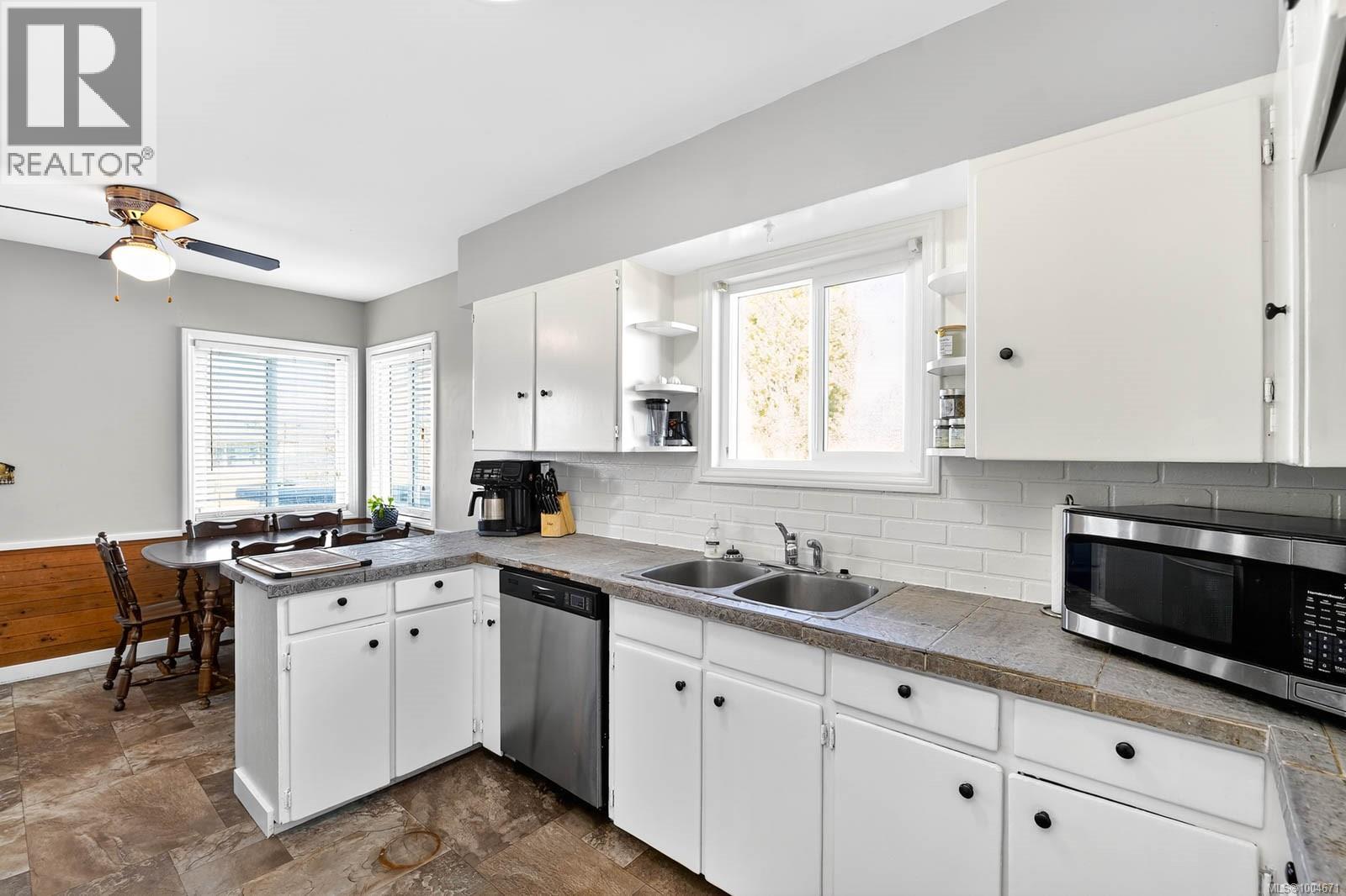 3638 14th Ave Property Photo 4