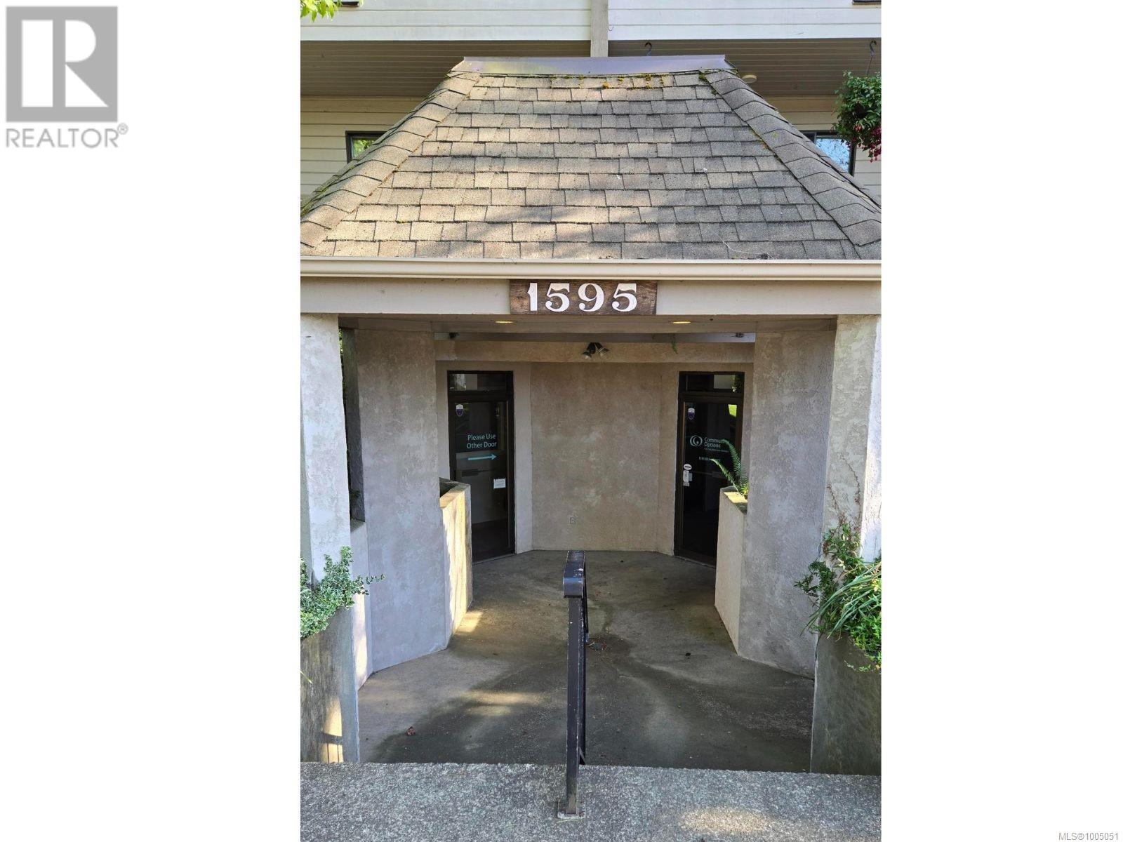 1 1595 Bay St Property Photo 2