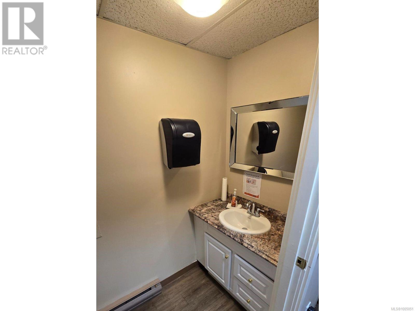 1 1595 Bay St Property Photo 22