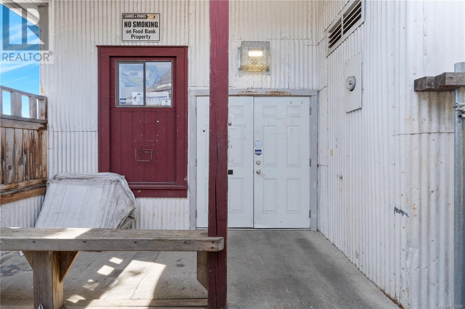 1009 Farquhar St Property Photo 4