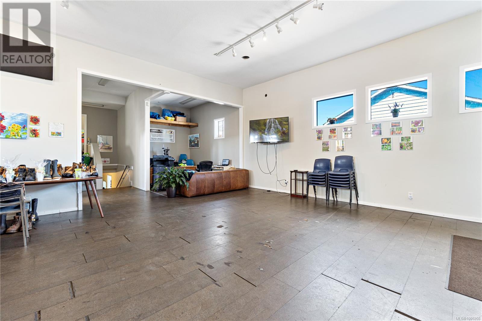 1009 Farquhar St Property Photo 5