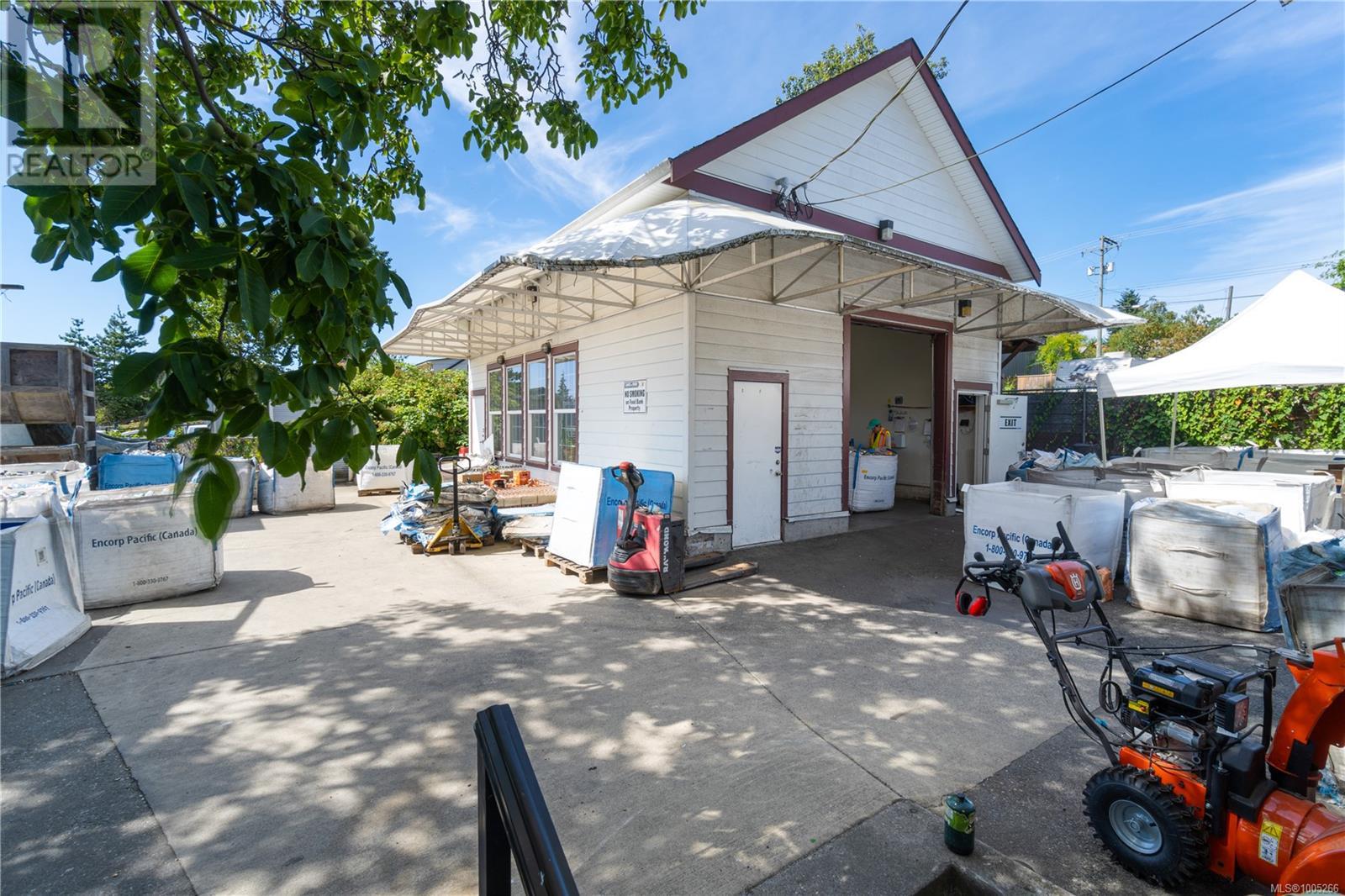 1009 Farquhar St Property Photo 11