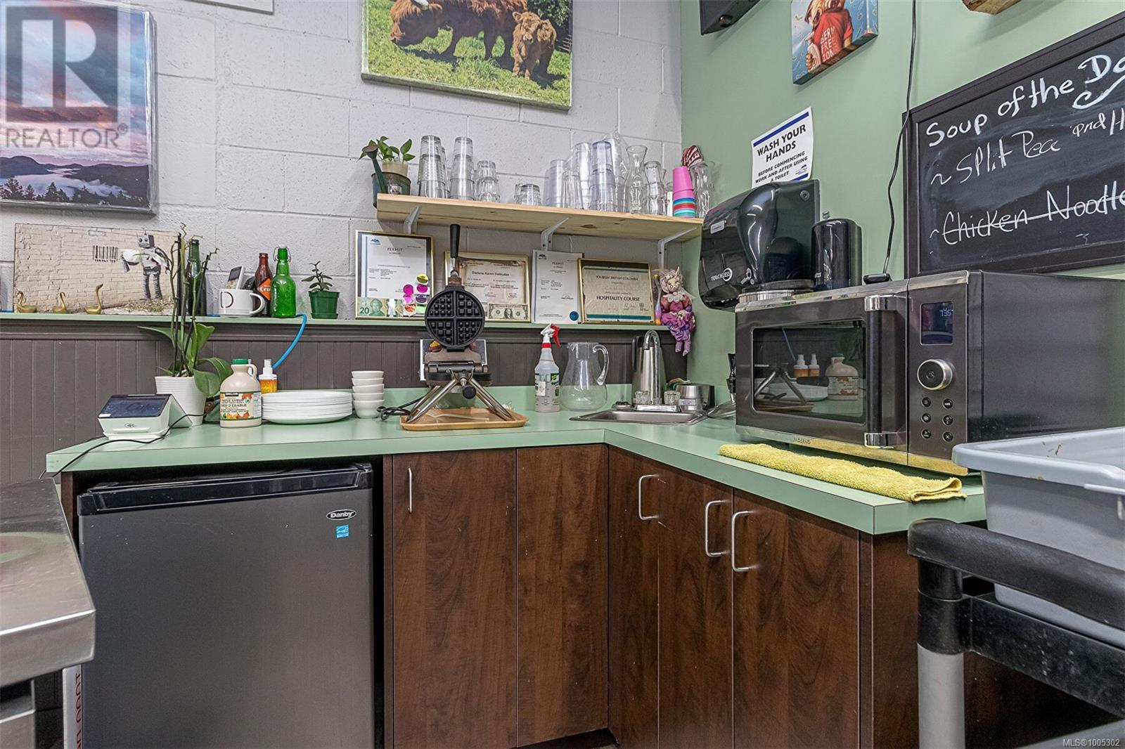 3 1343 Alberni Hwy Property Photo 16