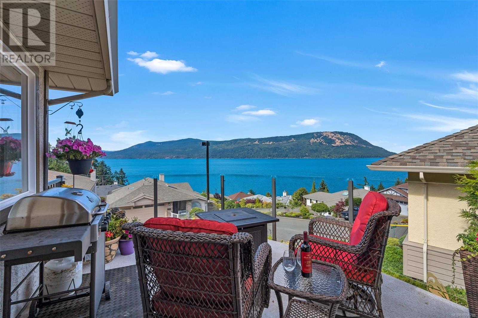 550 Marine Pl Property Photo 1
