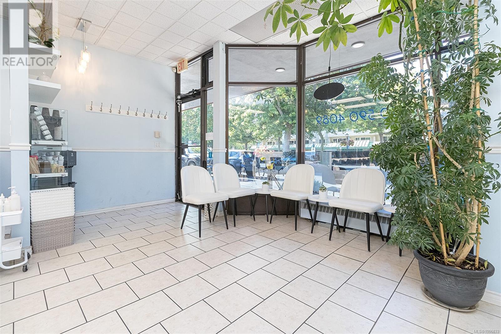 2018 Oak Bay Ave Property Photo 5