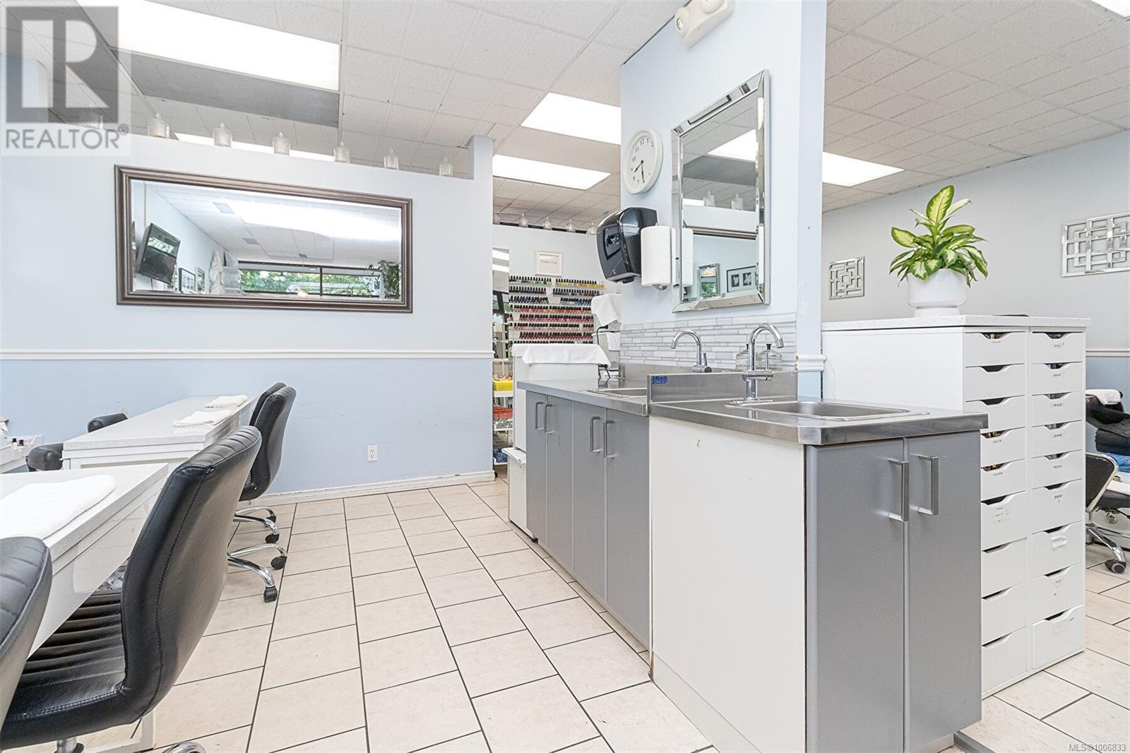 2018 Oak Bay Ave Property Photo 10