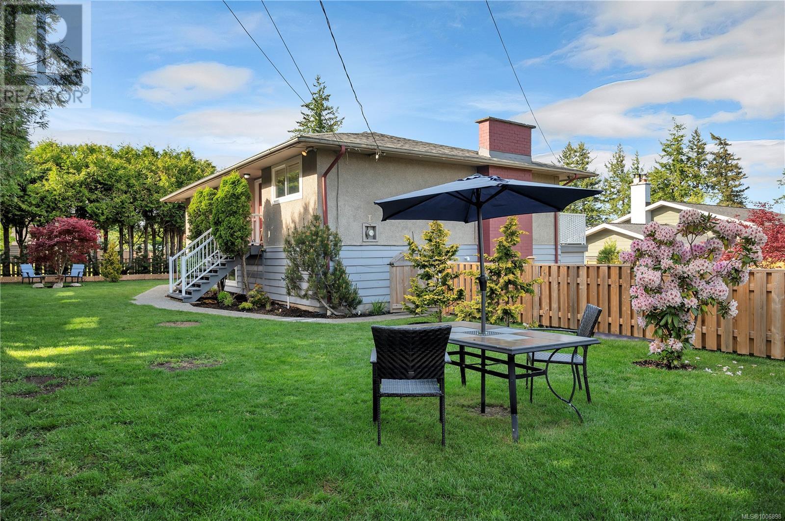 87 Ocean View Rd Property Photo 1