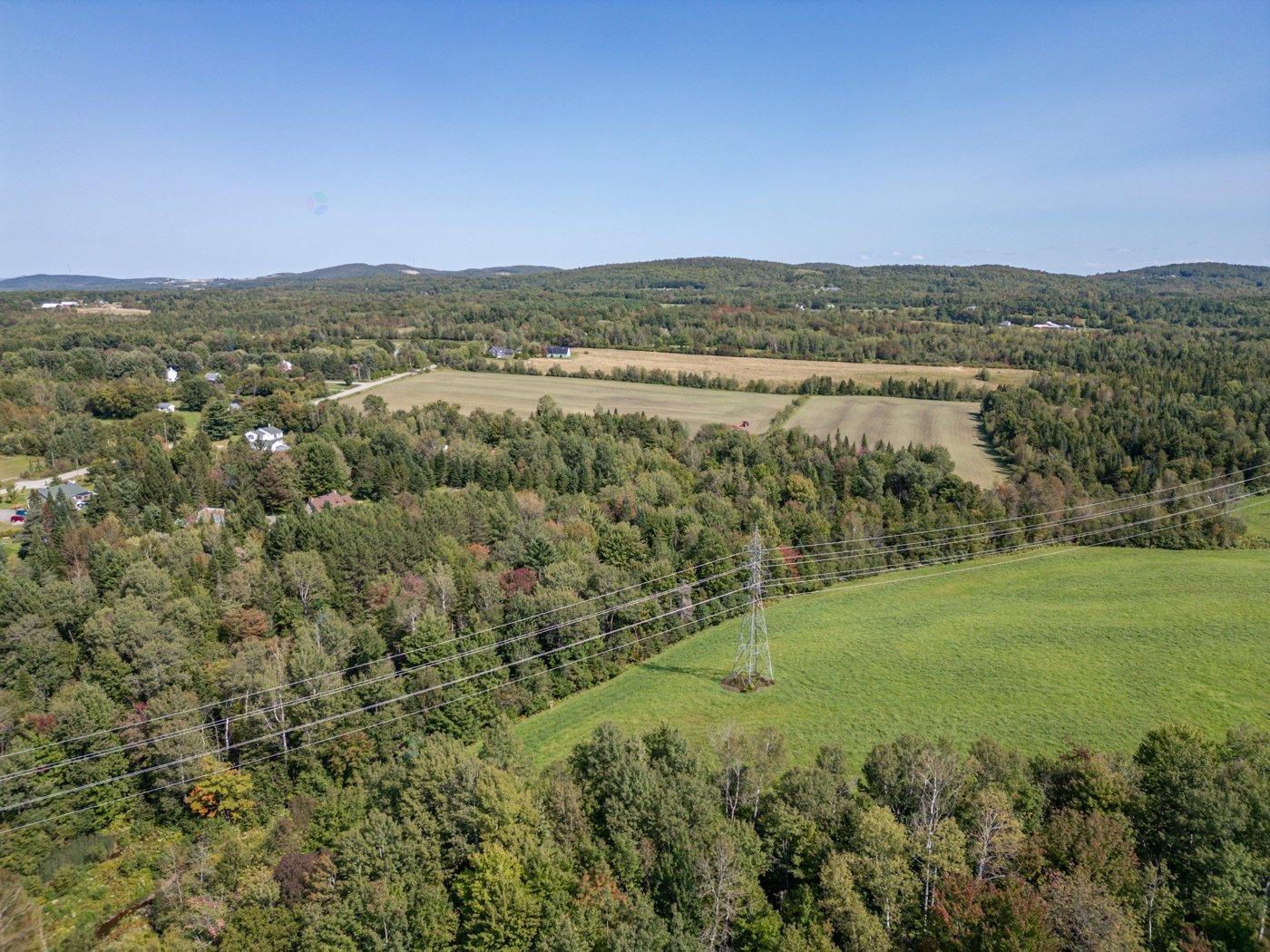 5771 Ch. De Ste-catherine Property Photo 9