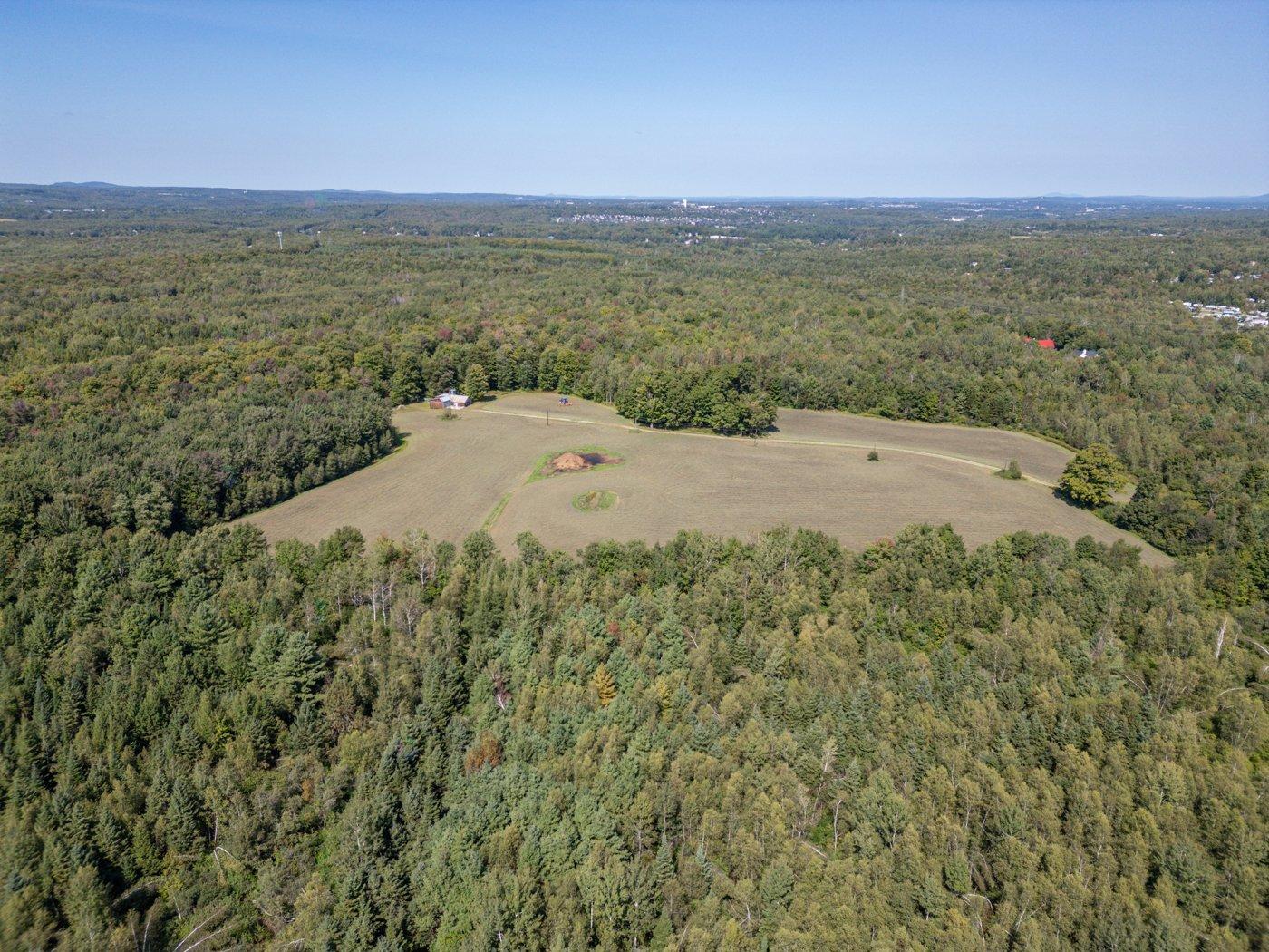 5771 Ch. De Ste-catherine Property Photo 18