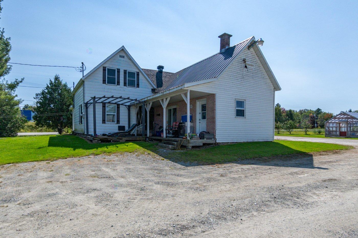 5771 Ch. De Ste-catherine Property Photo 38