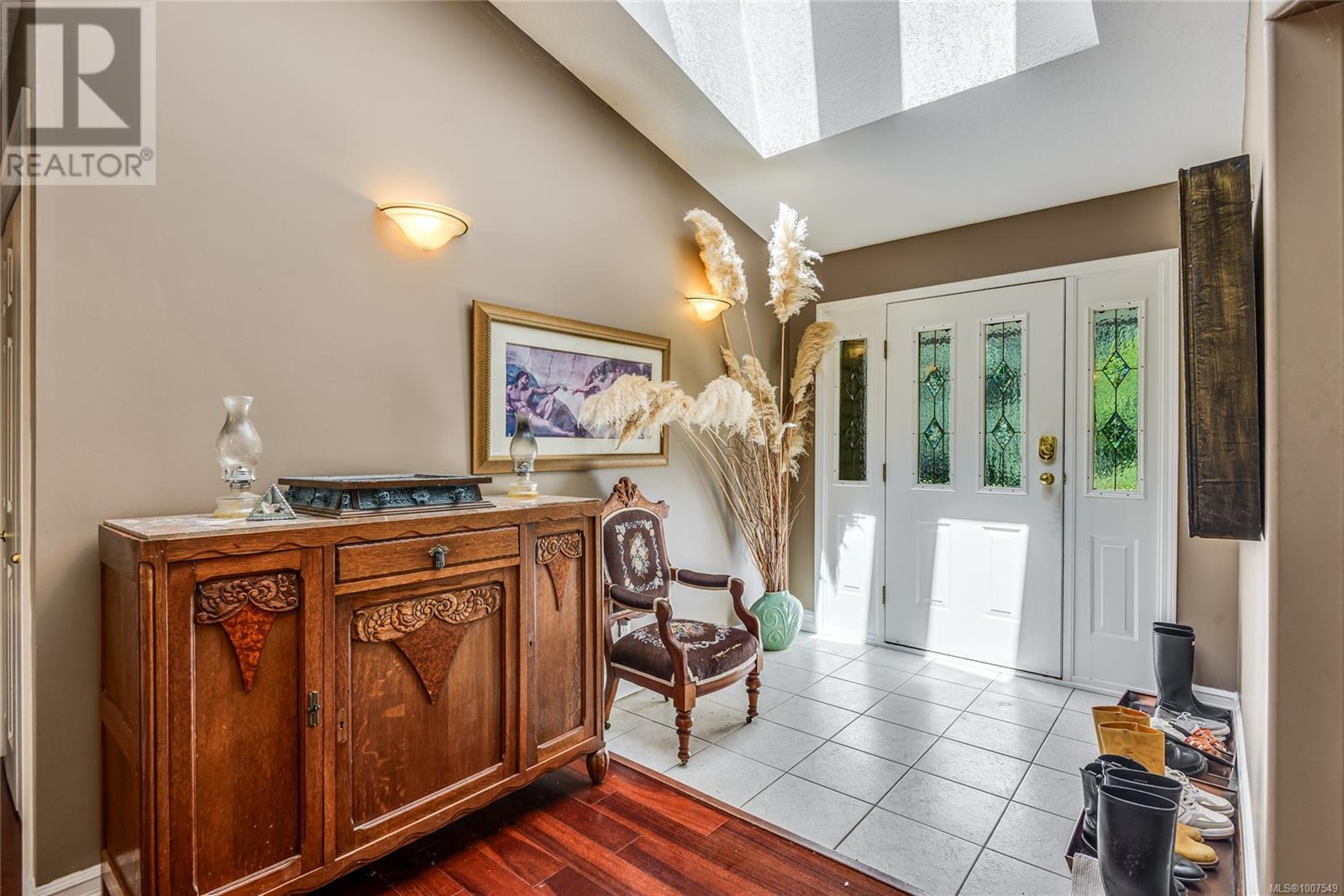 1185 Merecroft Road Property Photo 3