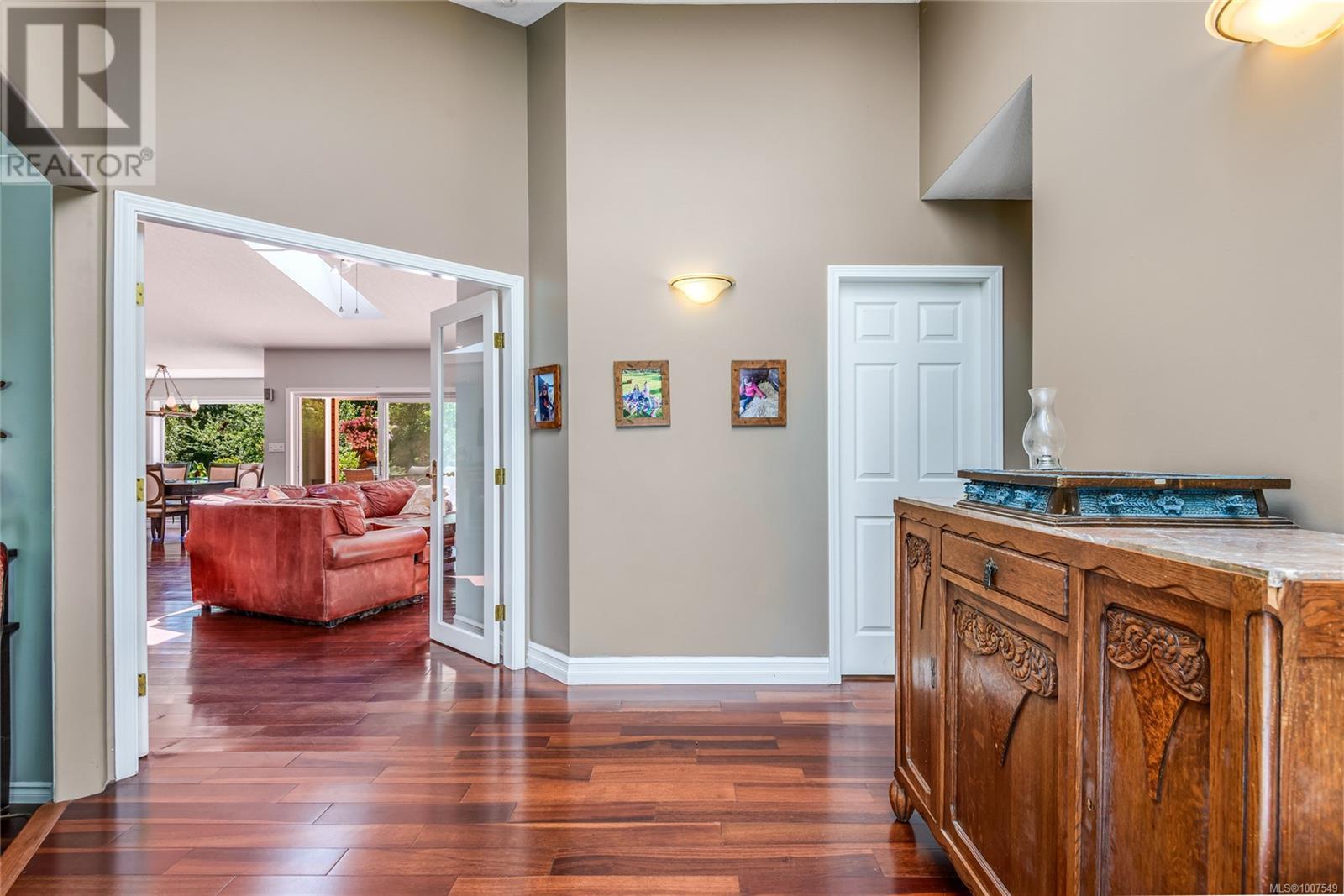 1185 Merecroft Road Property Photo 5