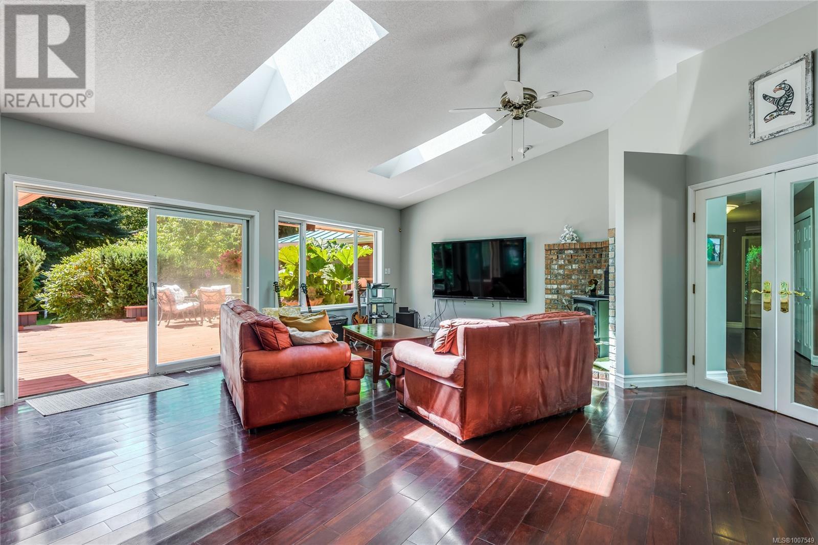 1185 Merecroft Road Property Photo 6