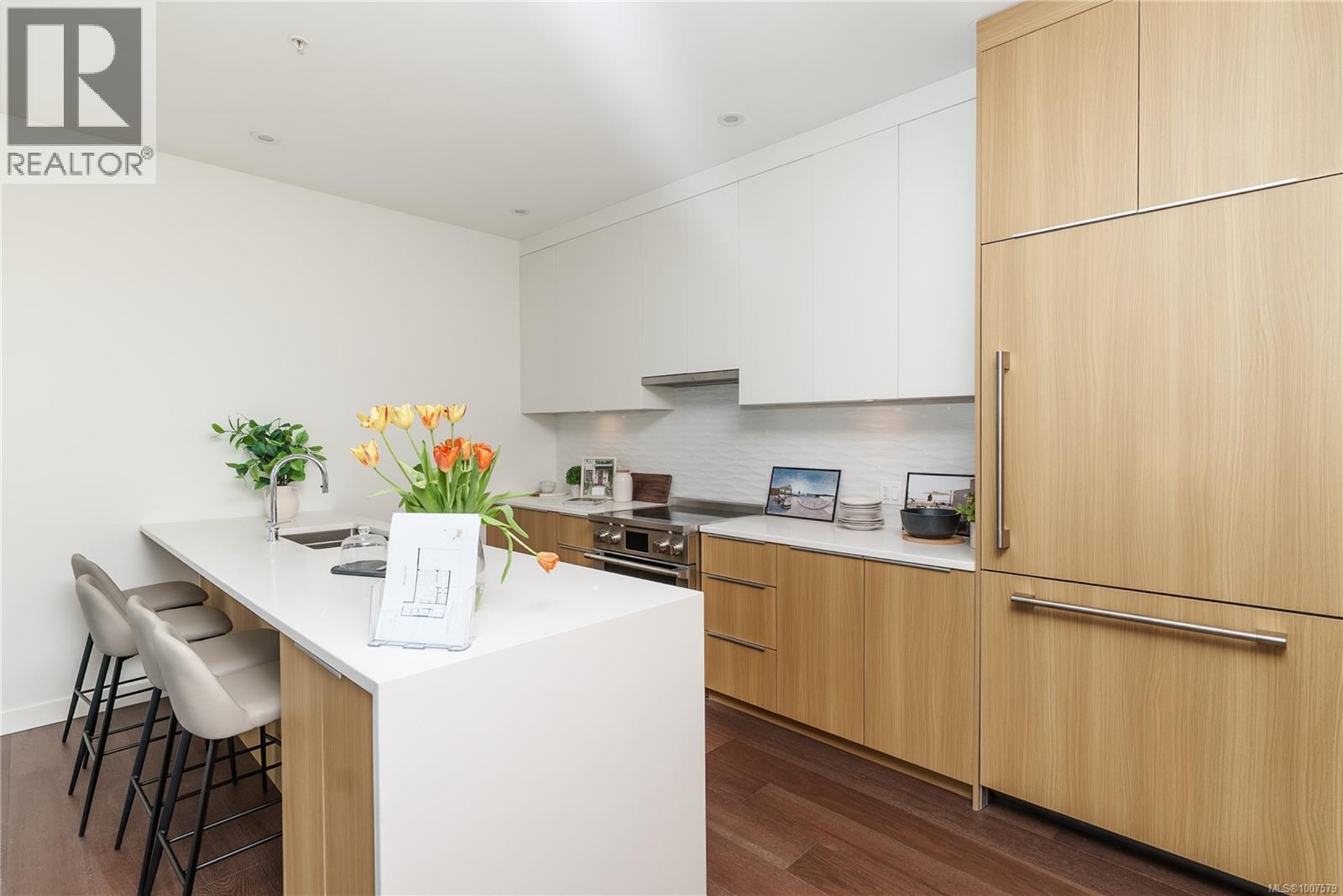 9570 Fifth Street #403 Property Photo 7