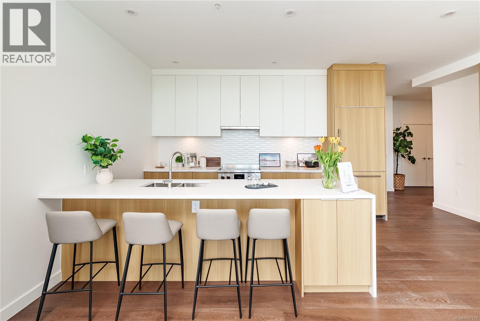 9570 Fifth Street #403 Property Photo 8