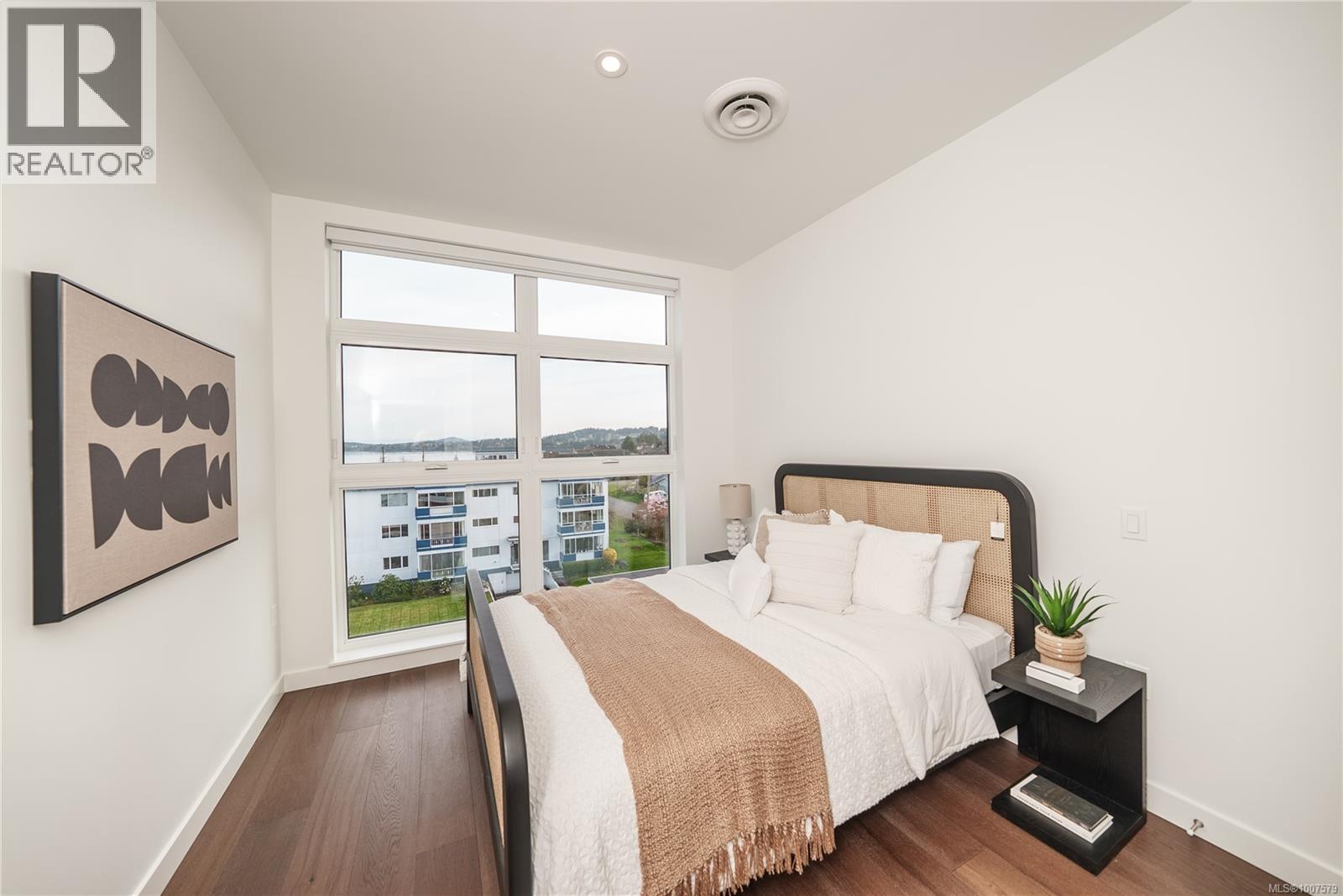 9570 Fifth Street #403 Property Photo 15