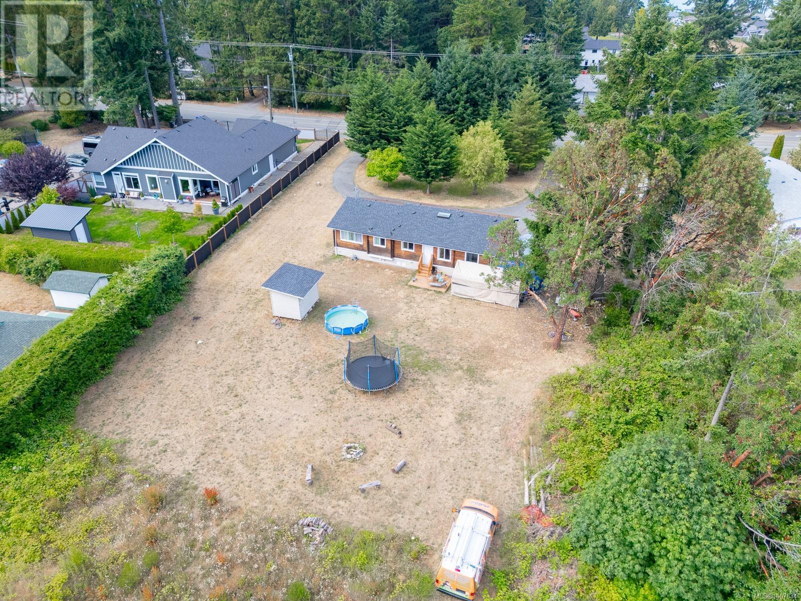 7425 Lantzville Rd Property Photo 1
