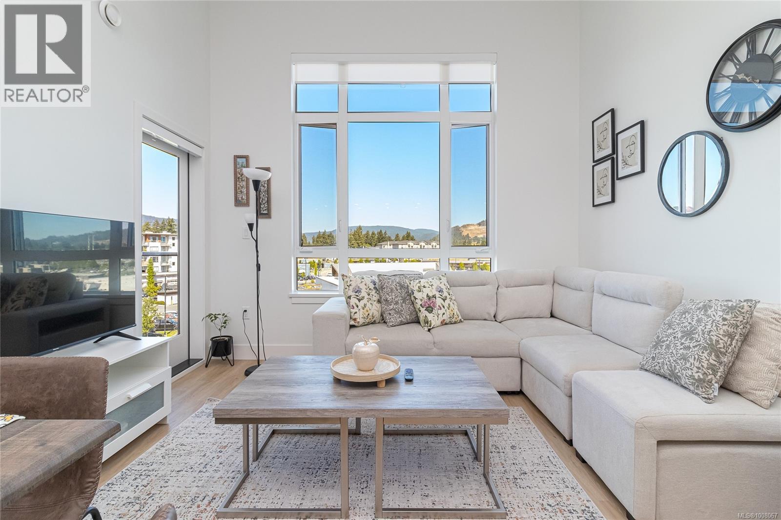 536 920 Reunion Ave Property Photo 4