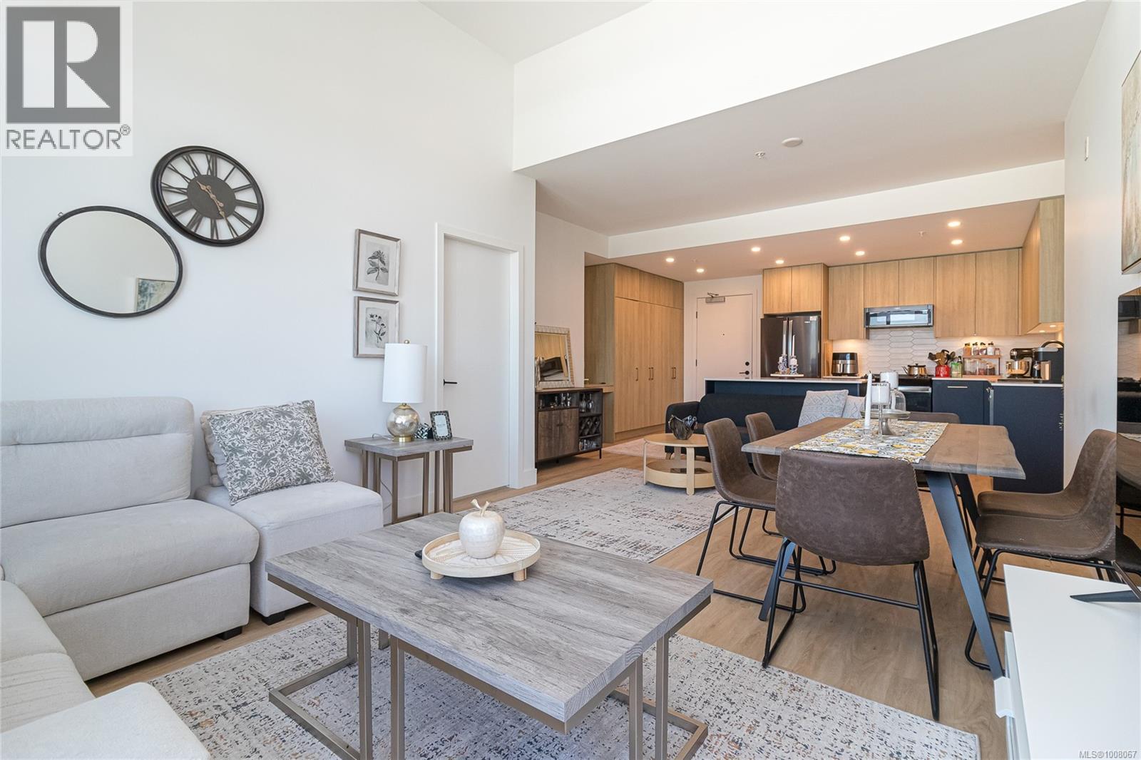 536 920 Reunion Ave Property Photo 5