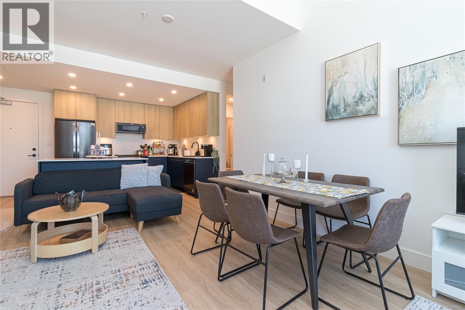 536 920 Reunion Ave Property Photo 6