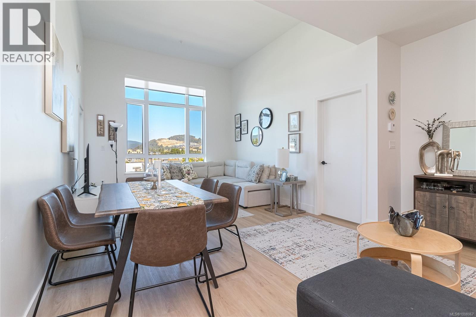 536 920 Reunion Ave Property Photo 8