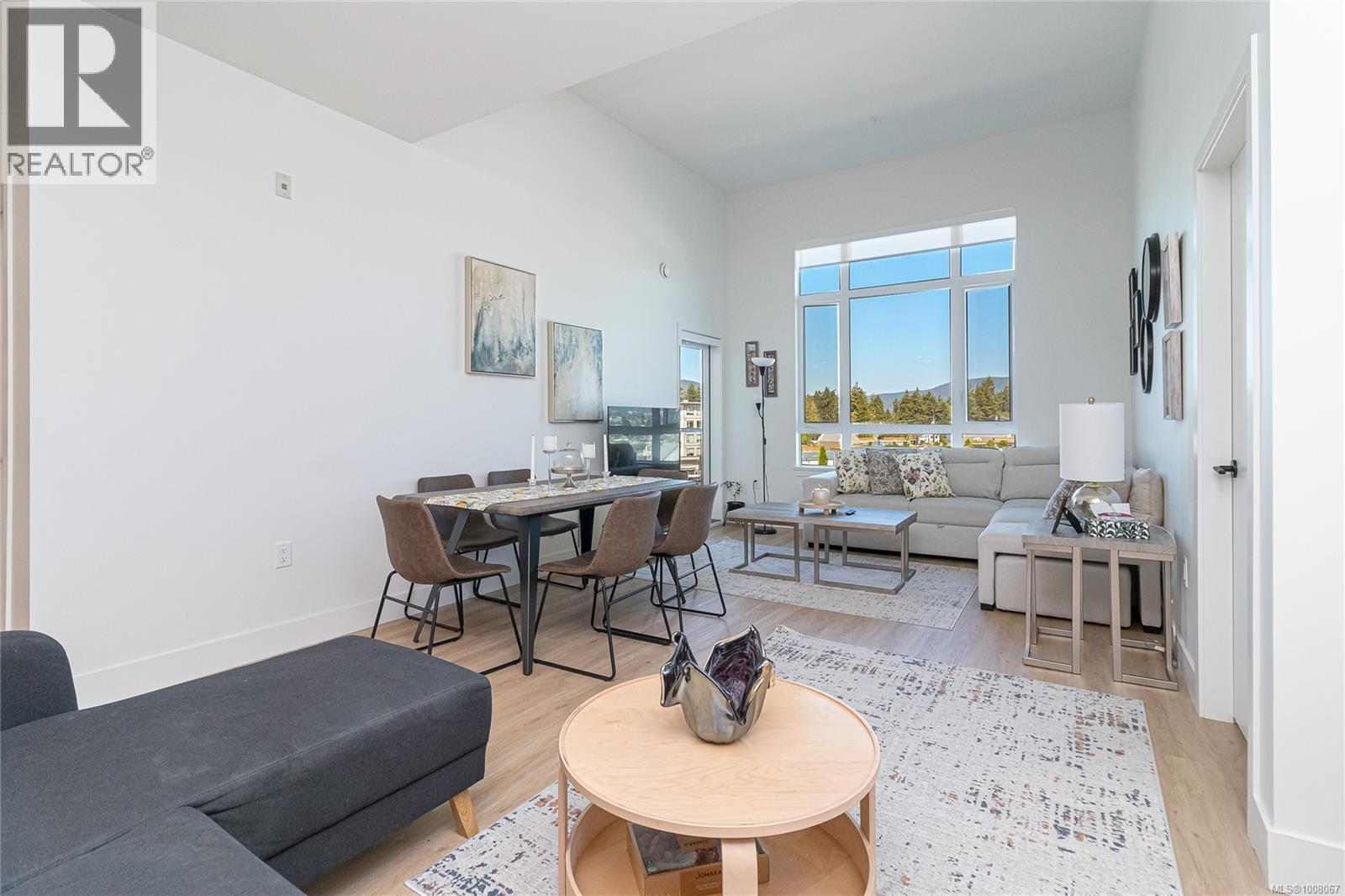 536 920 Reunion Ave Property Photo 9