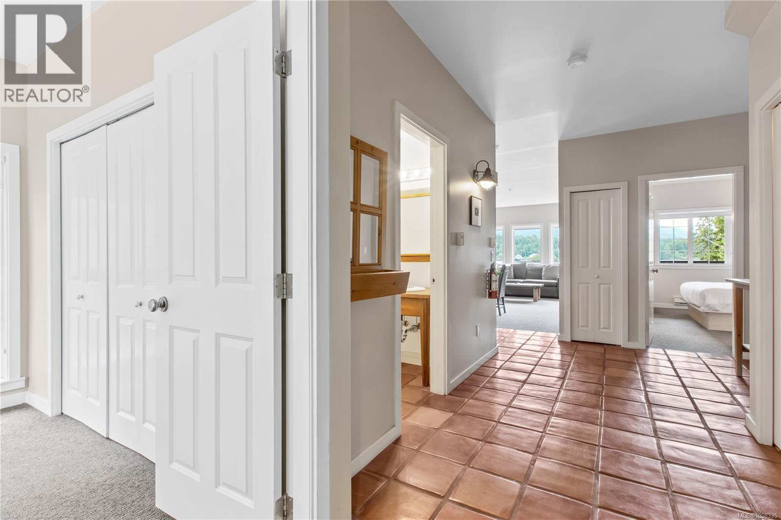 402 1971 Harbour Dr Property Photo 11