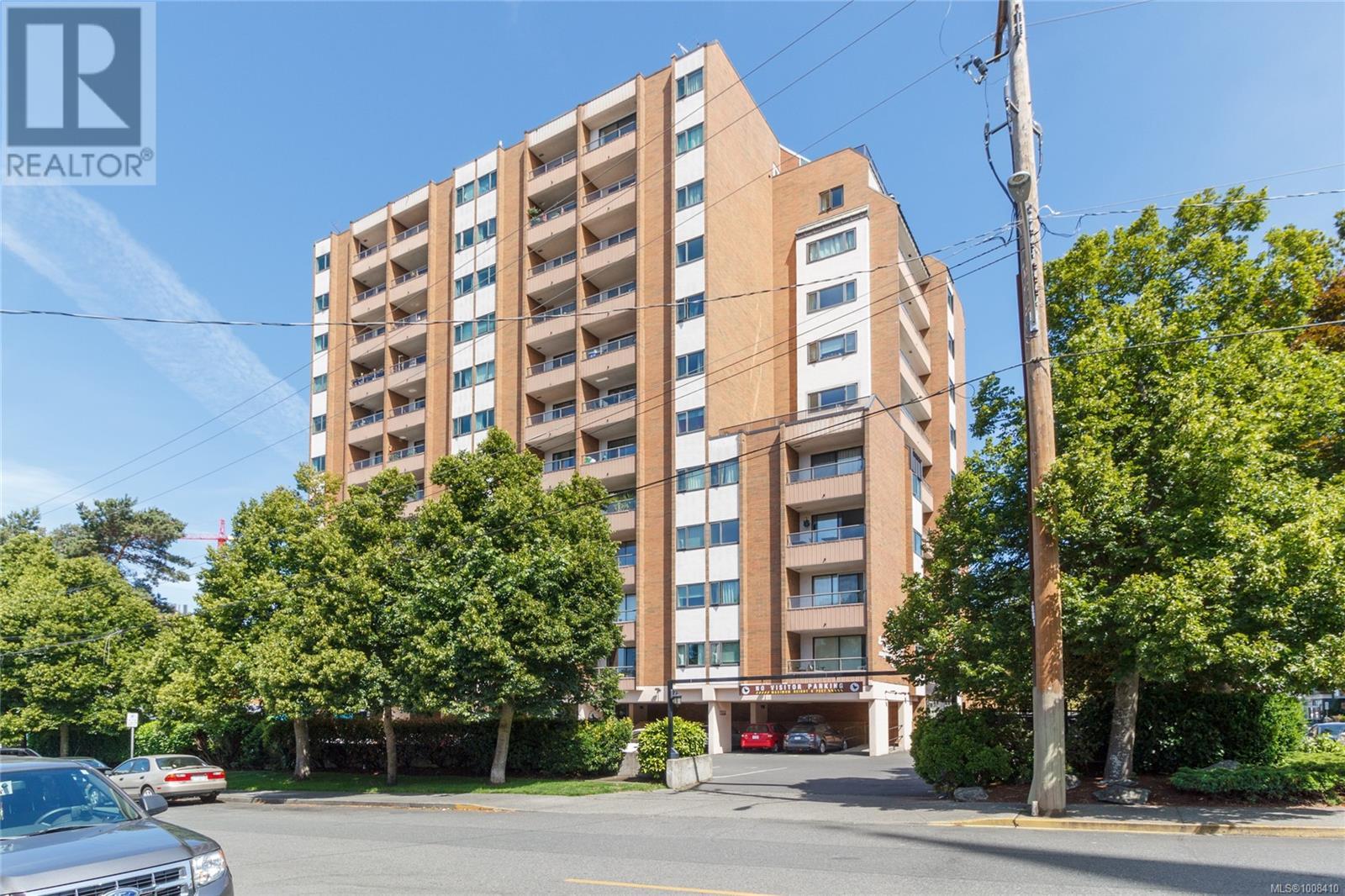809 1630 Quadra St Property Photo 1