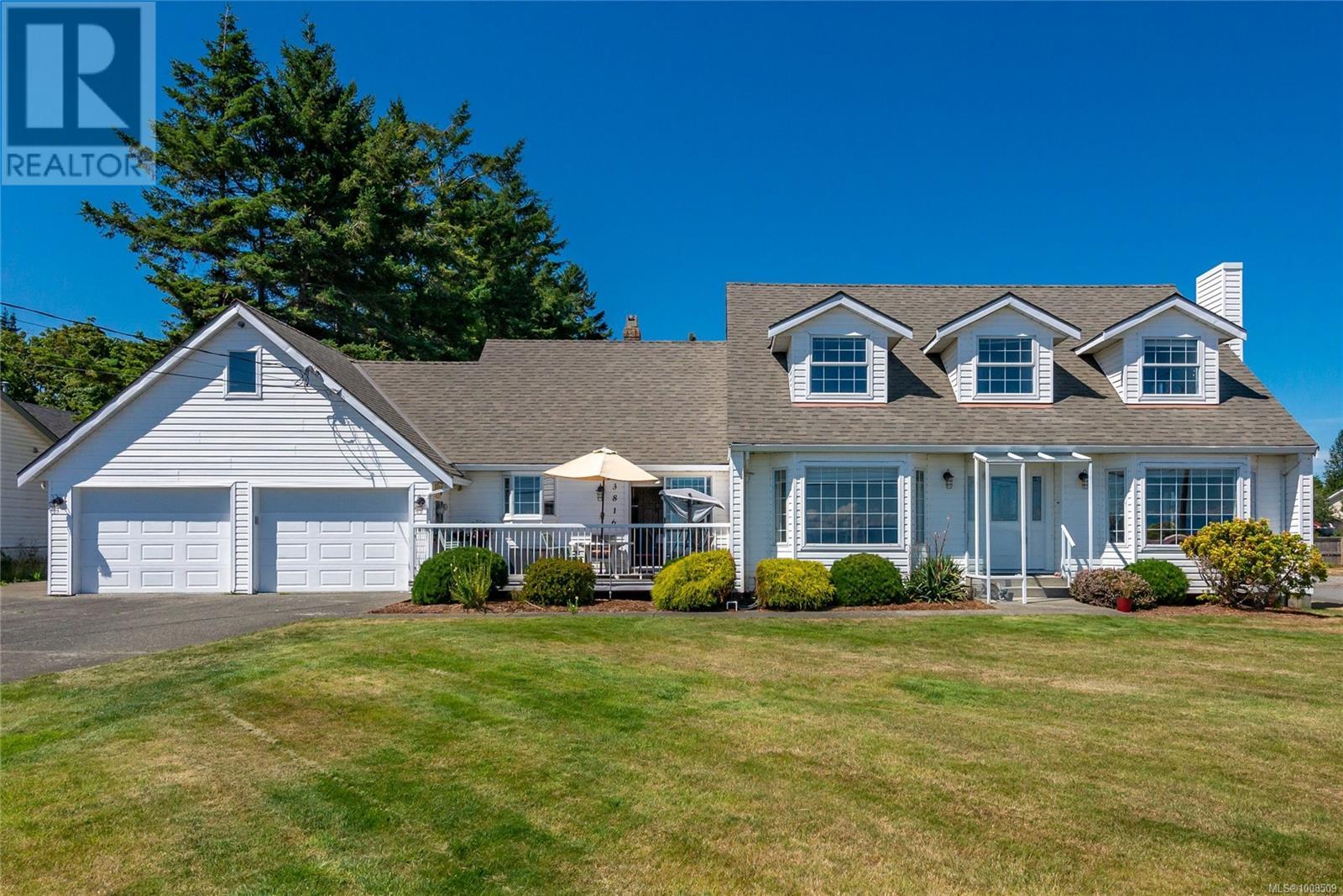 3816 South Island Highway Property Photo 1