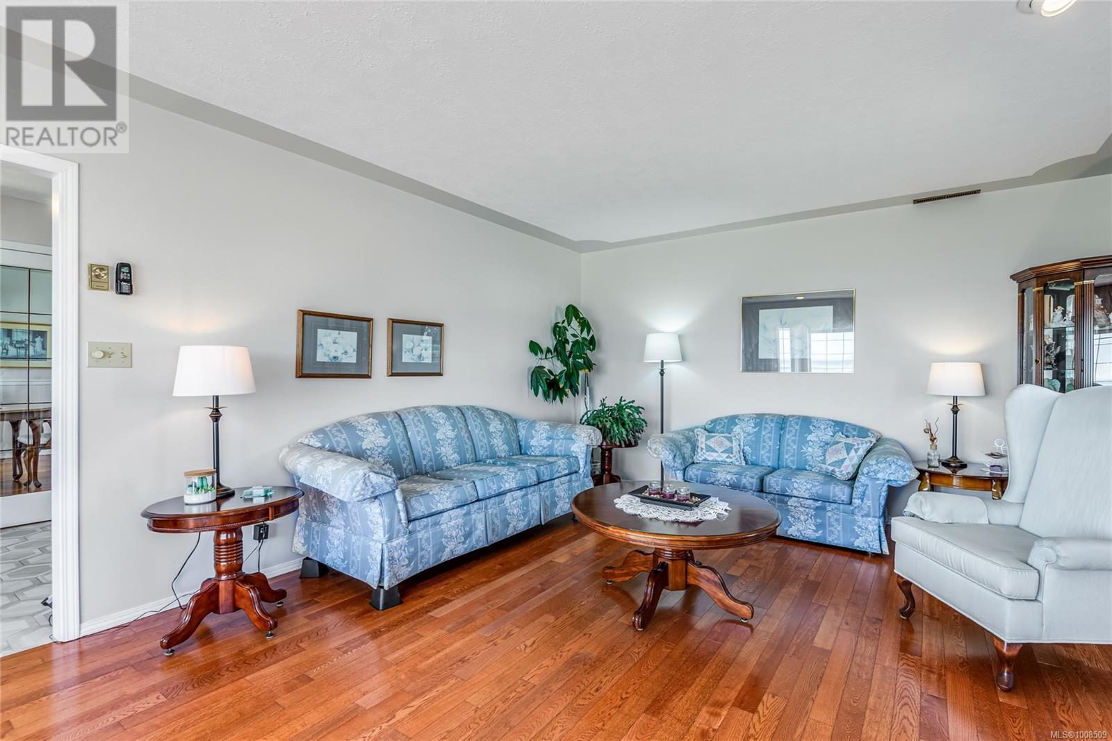 3816 South Island Highway Property Photo 7