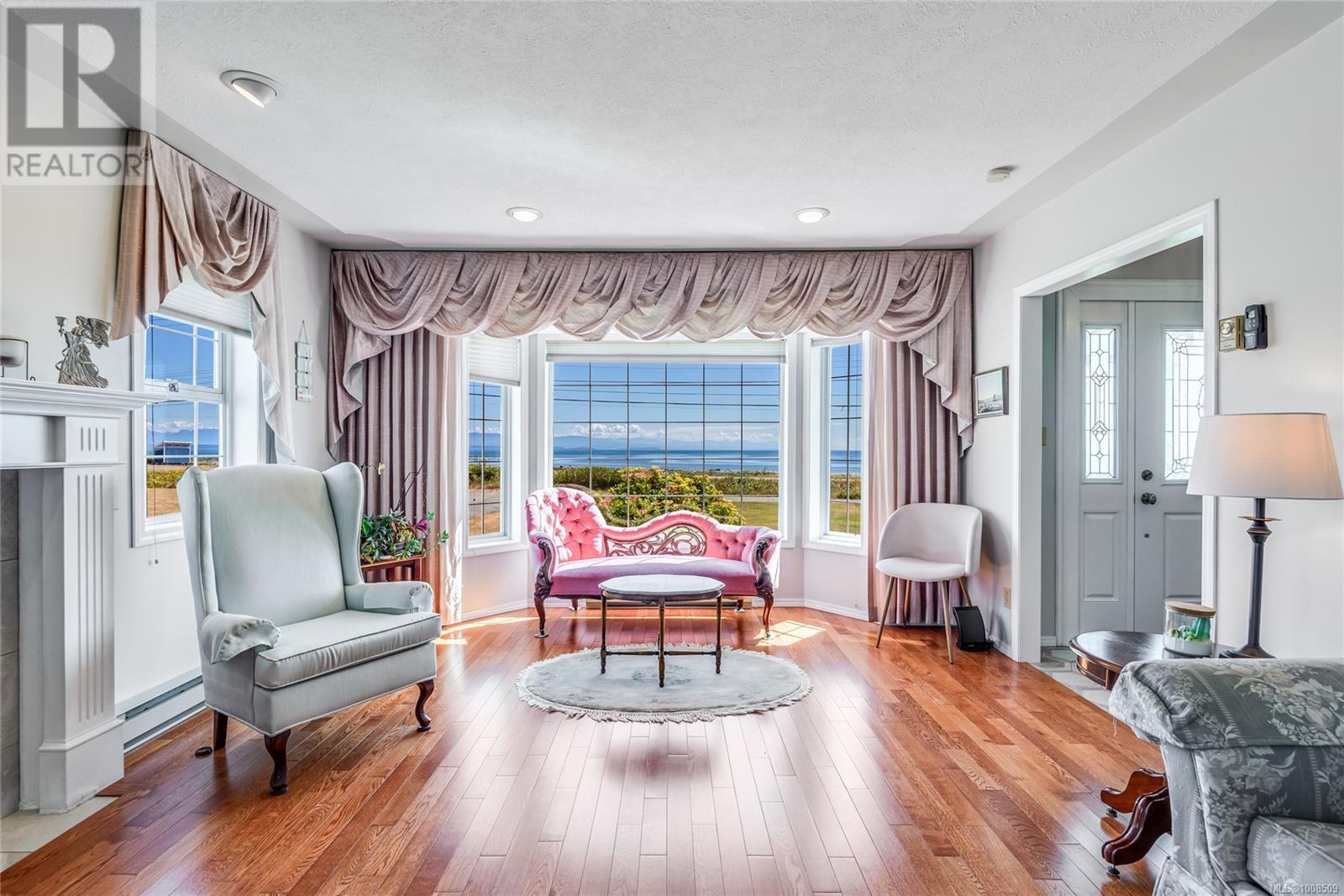 3816 South Island Highway Property Photo 8