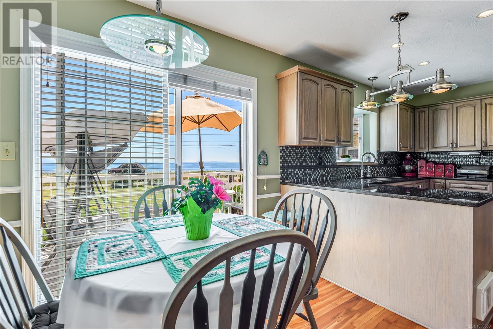 3816 South Island Highway Property Photo 11