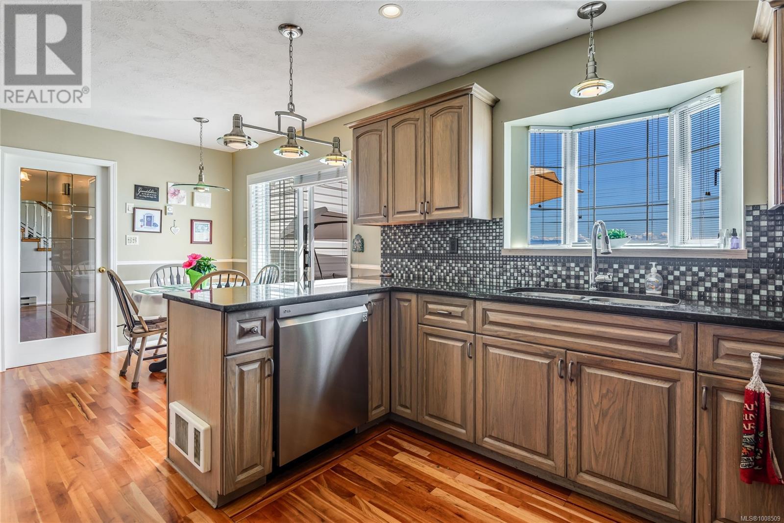 3816 South Island Highway Property Photo 14