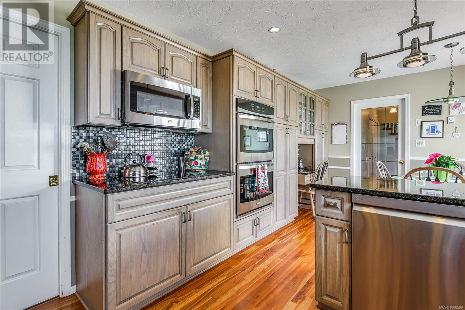 3816 South Island Highway Property Photo 15