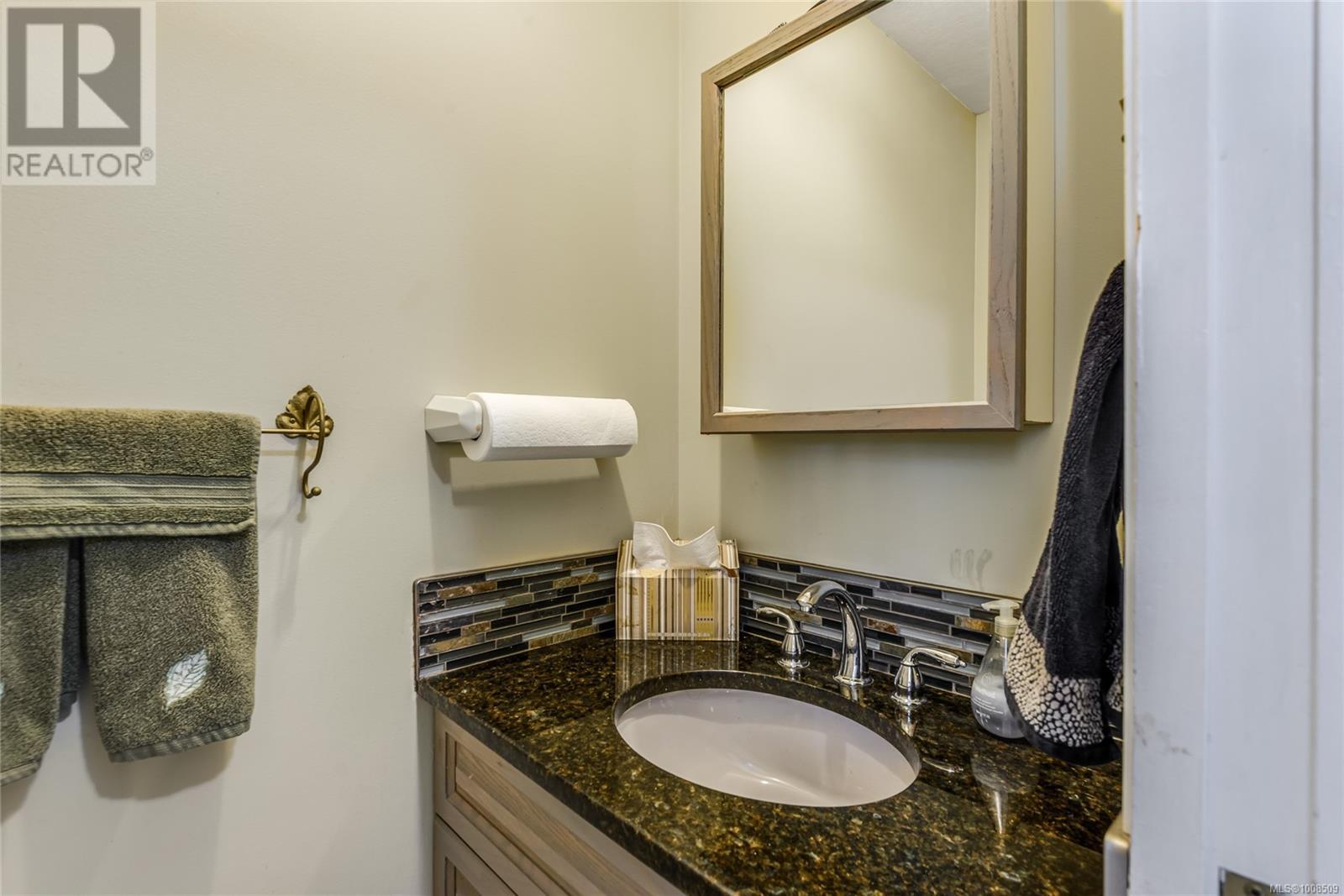 3816 South Island Highway Property Photo 19