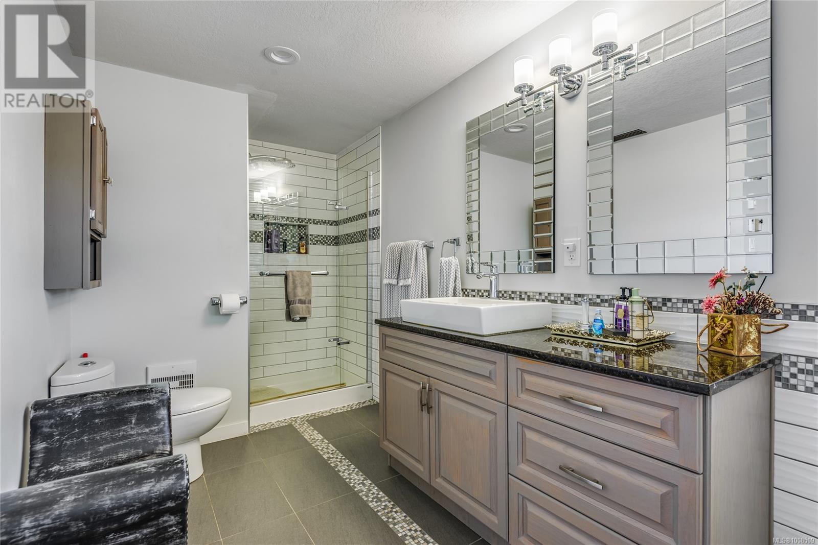 3816 South Island Highway Property Photo 34