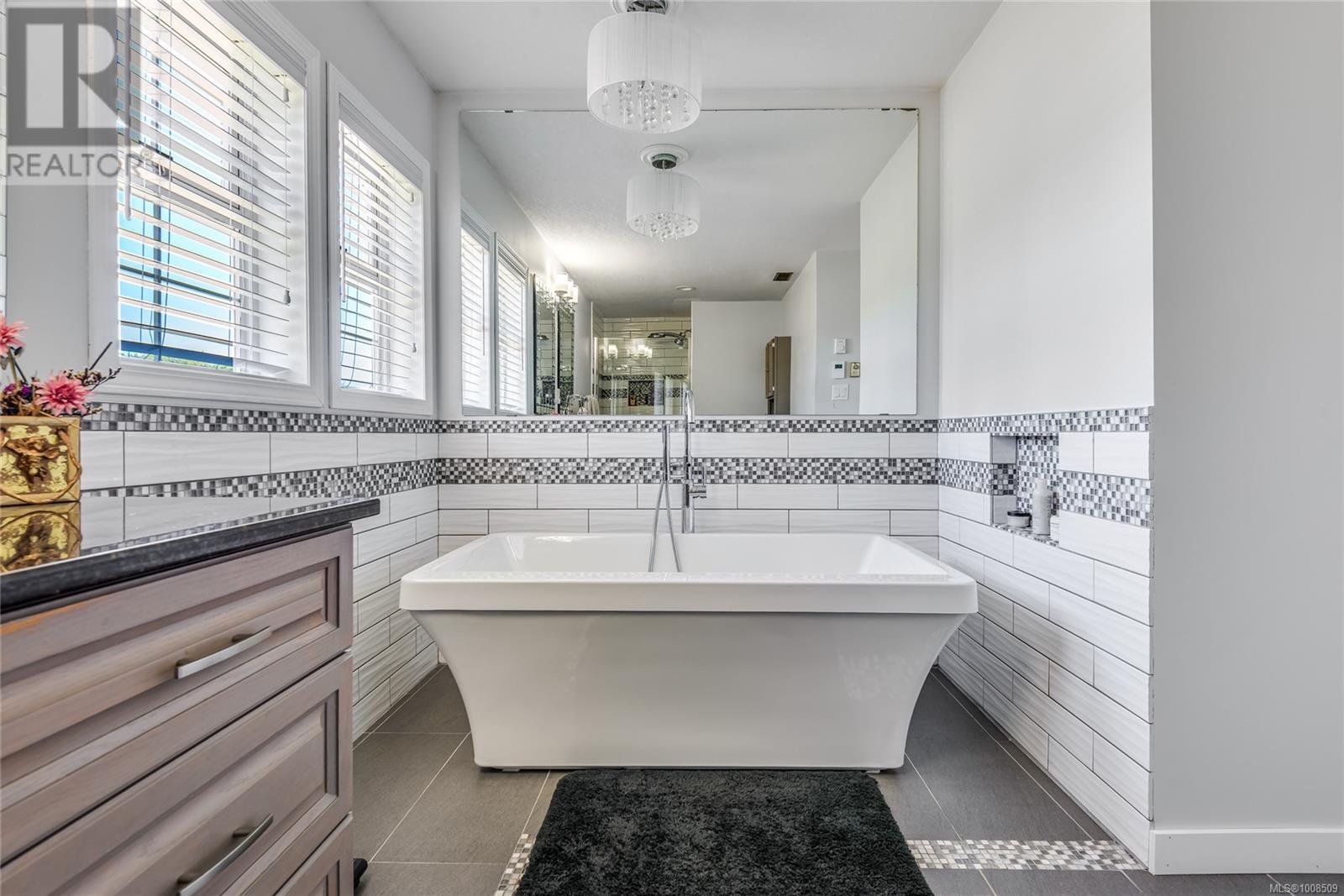 3816 South Island Highway Property Photo 35