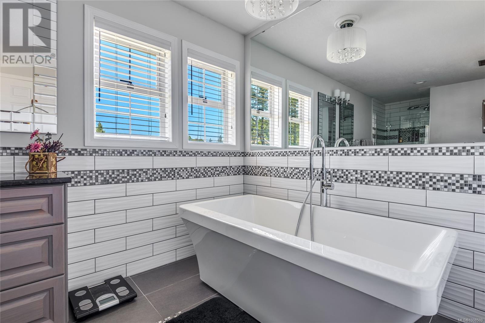 3816 South Island Highway Property Photo 36