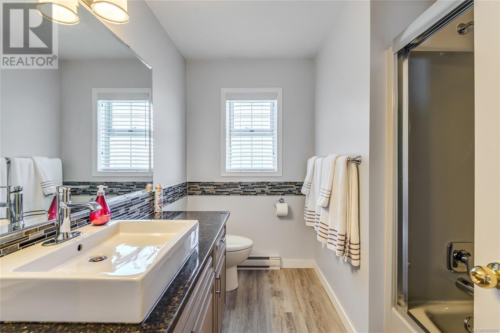 3816 South Island Highway Property Photo 41