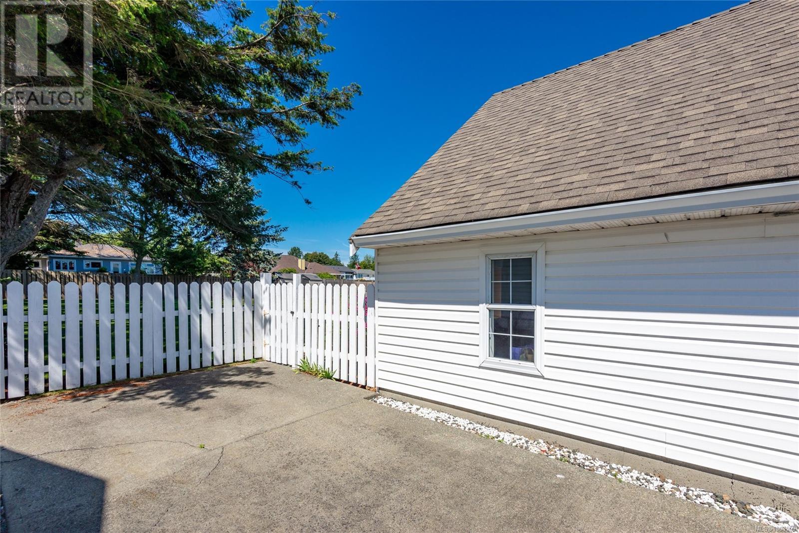 3816 South Island Highway Property Photo 57