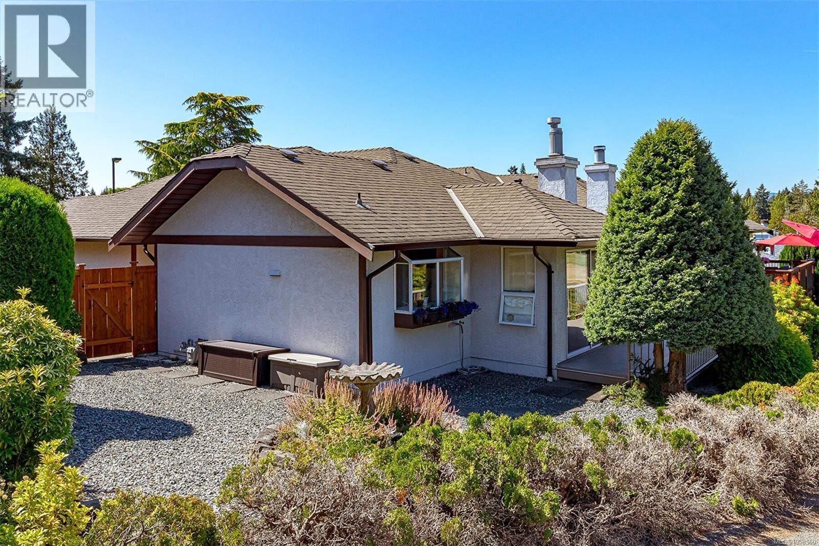 537 Fairways Place Property Photo 3