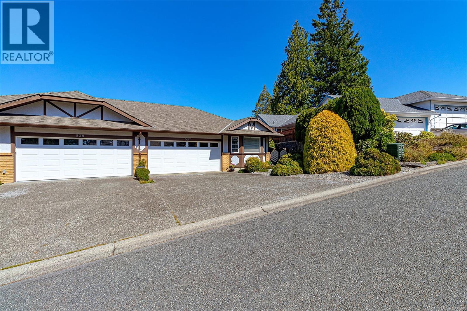 537 Fairways Place Property Photo 4