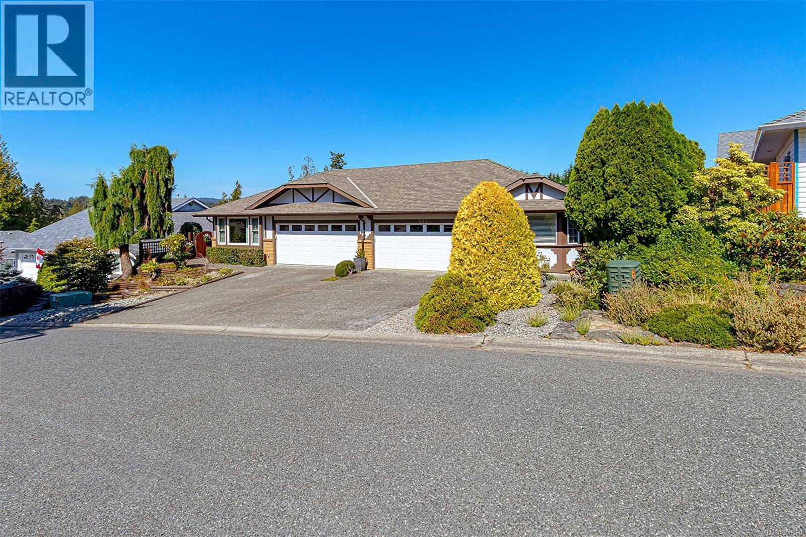 537 Fairways Place Property Photo 6