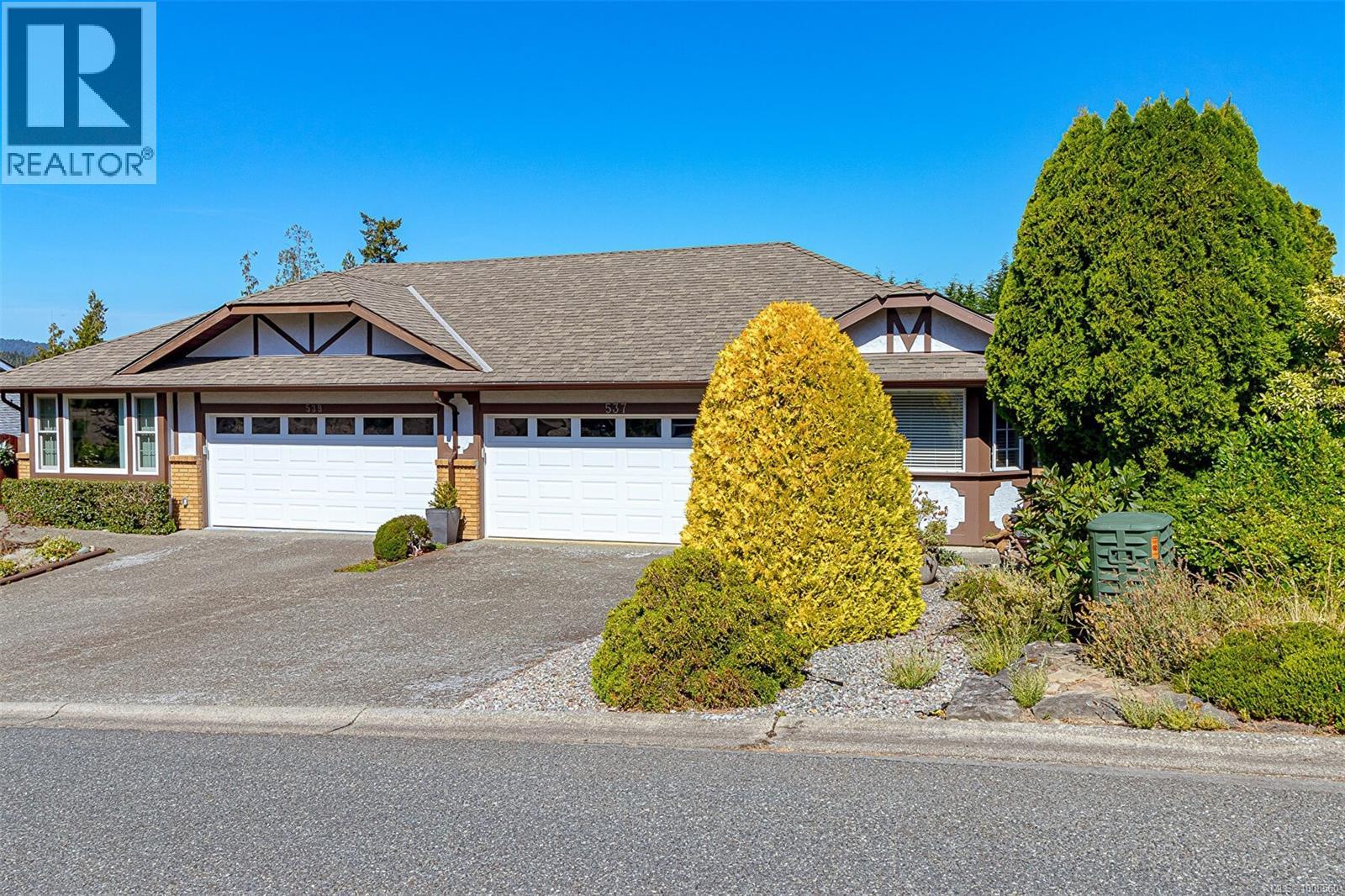 537 Fairways Place Property Photo 7