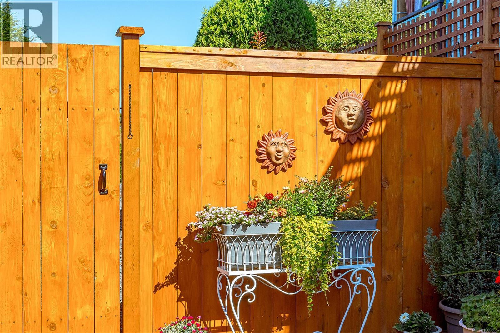 537 Fairways Place Property Photo 8